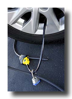 Prius-PHV_CableLock-05