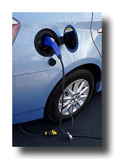 Prius-PHV_CableLock-06