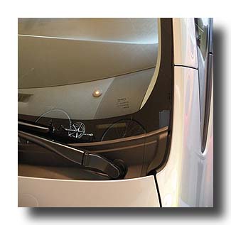 Prius-PHV_Charge-Light_03