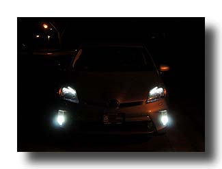 Prius-PHV_Night_DRL-lights