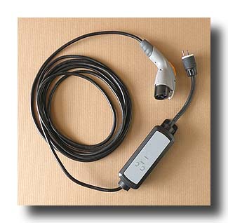 Prius-PHV_Plug-Cord_01