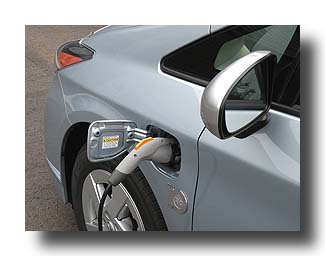 Prius-PHV_Plugged-In_01