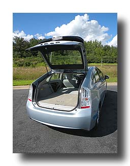 Prius-PHV_Prototype-CargoArea_02