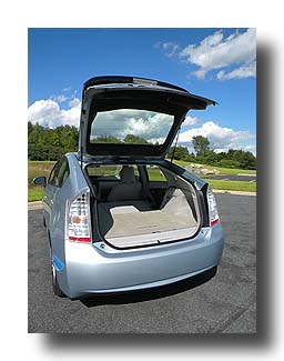 Prius-PHV_Prototype-CargoArea_03