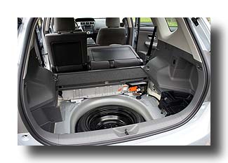 Prius-V_cargo_03