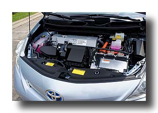 Prius-V_front_08