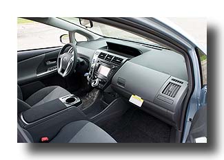 Prius-V_interior_02