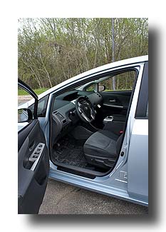 Prius-V_interior_04