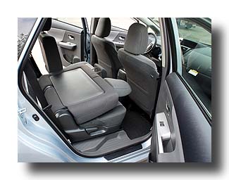 Prius-V_interior_05