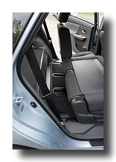 Prius-V_interior_06