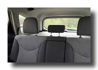 Prius-V_interior_07