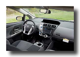 Prius-V_interior_08