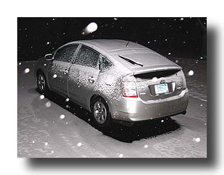 Prius_NightSnowFlash_09