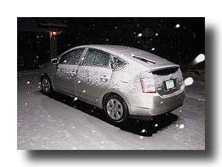 Prius_NightSnowFlash_18