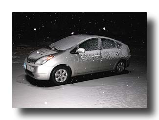 Prius_NightSnowFlash_20