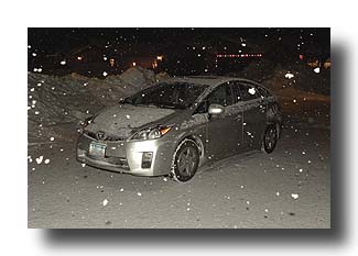 Prius_NightSnowFlash_23