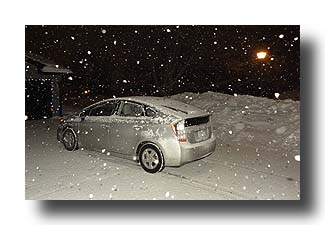 Prius_NightSnowFlash_24