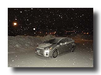 Prius_NightSnowFlash_27