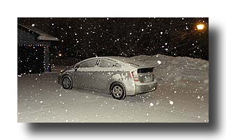 Prius_NightSnowFlash_30
