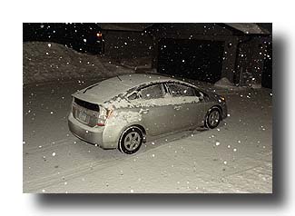 Prius_NightSnowFlash_31
