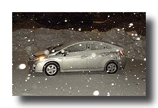 Prius_NightSnowFlash_32