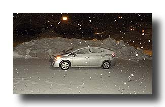 Prius_NightSnowFlash_33