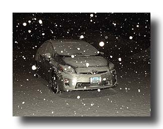 Prius_NightSnowFlash_35