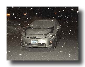Prius_NightSnowFlash_36